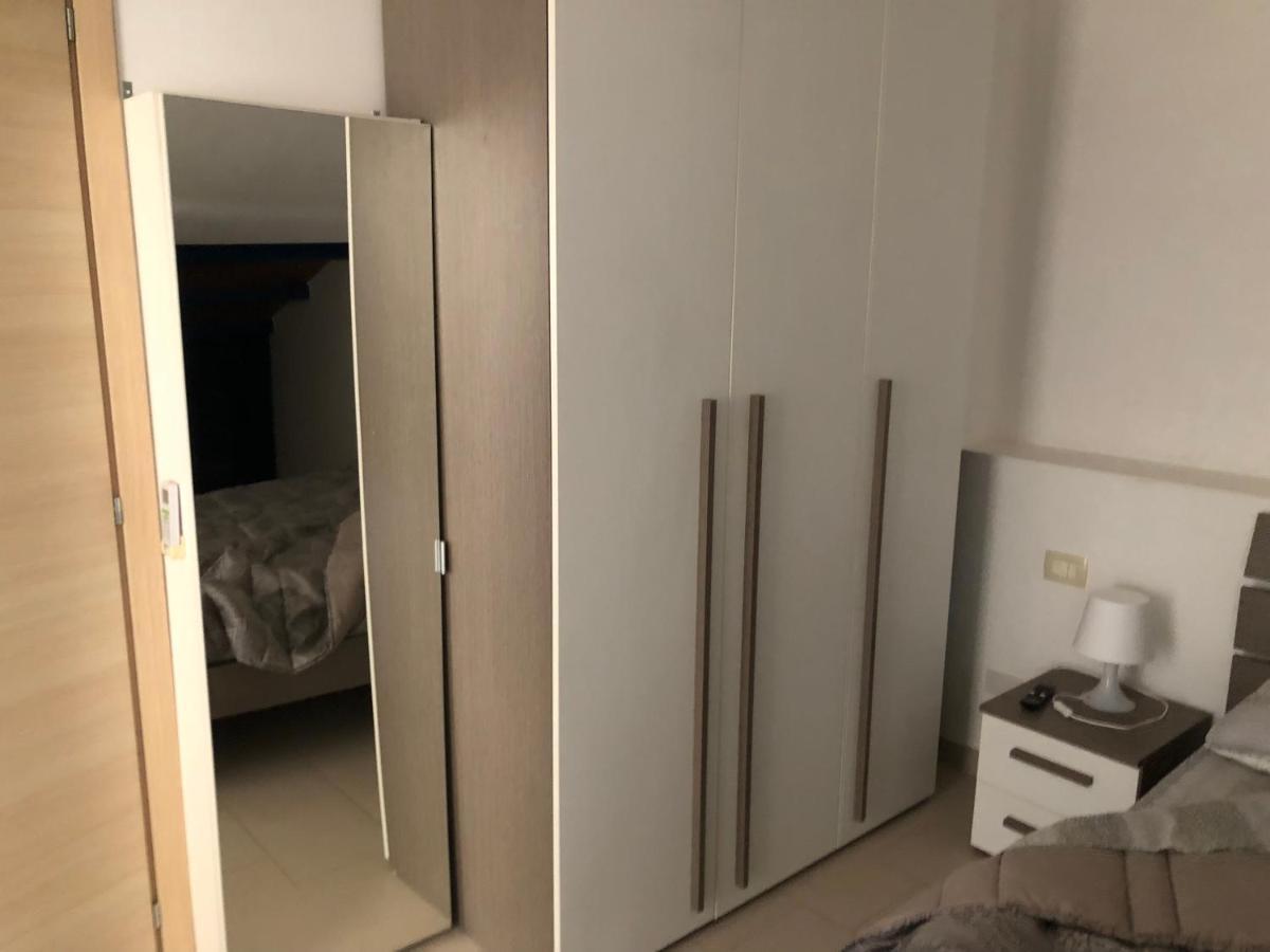 Ferienwohnung Mansarda Mentana Vittoria Exterior foto