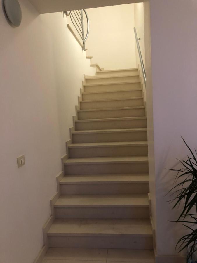 Ferienwohnung Mansarda Mentana Vittoria Exterior foto